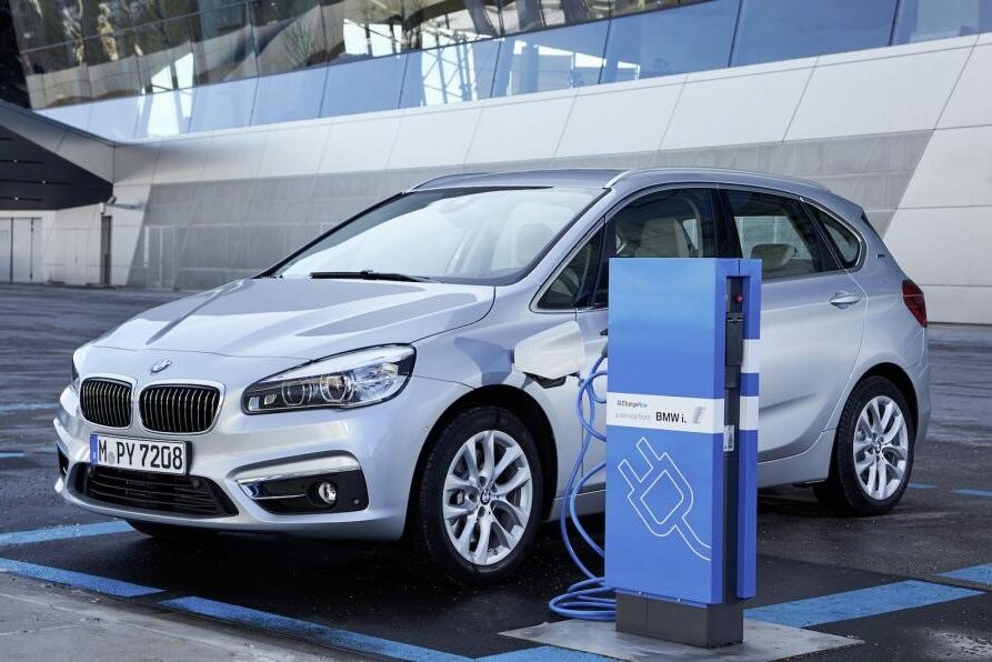 Testujeme plug-in hybridné BMW 225xe iPerformance. Pýtajte sa, čo Vás zaujíma