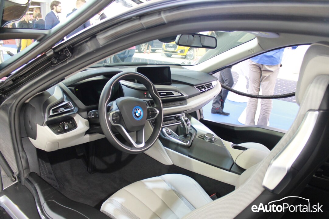 bmw i8 interier
