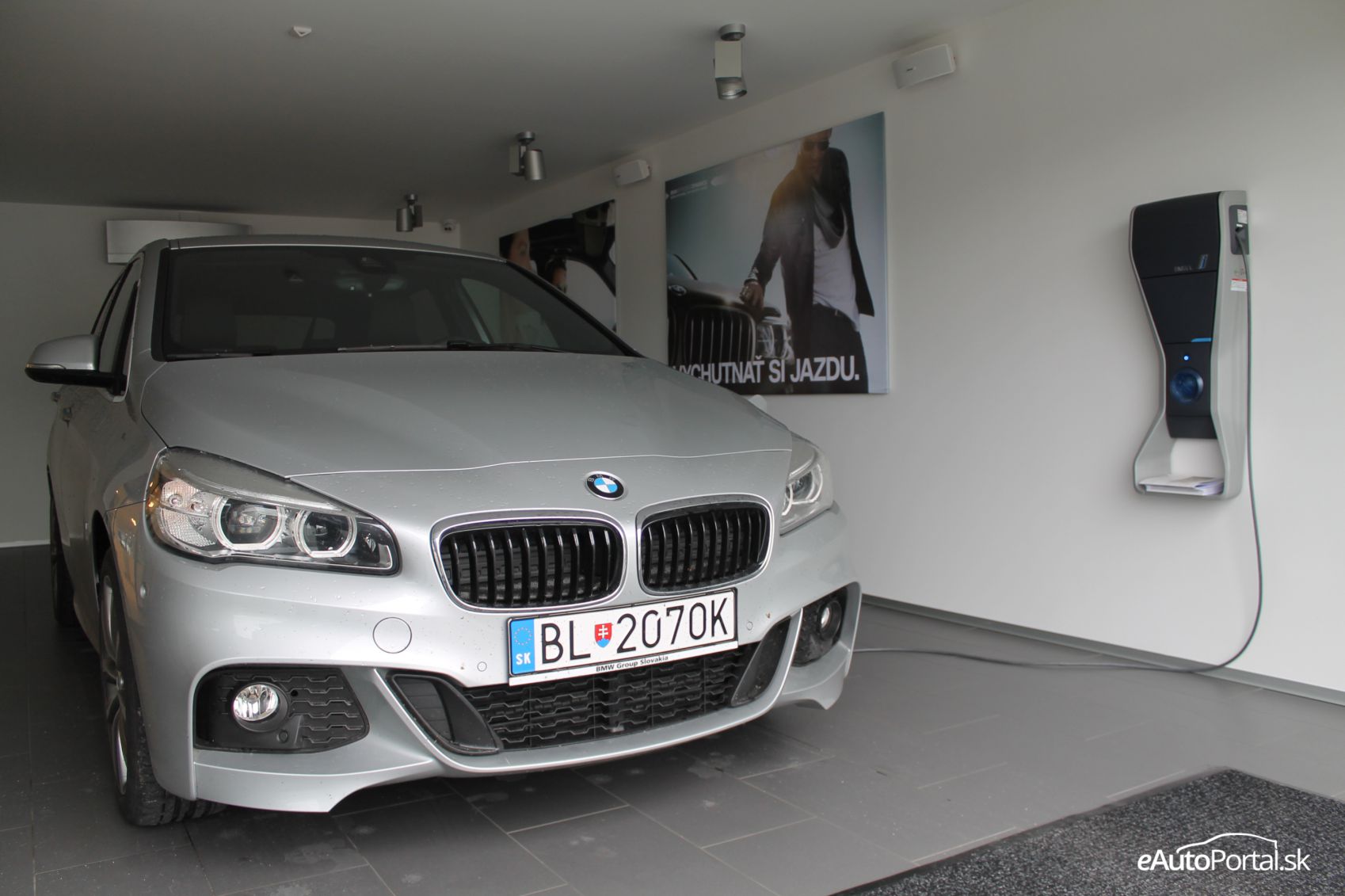 bmw 225xe nabijanie