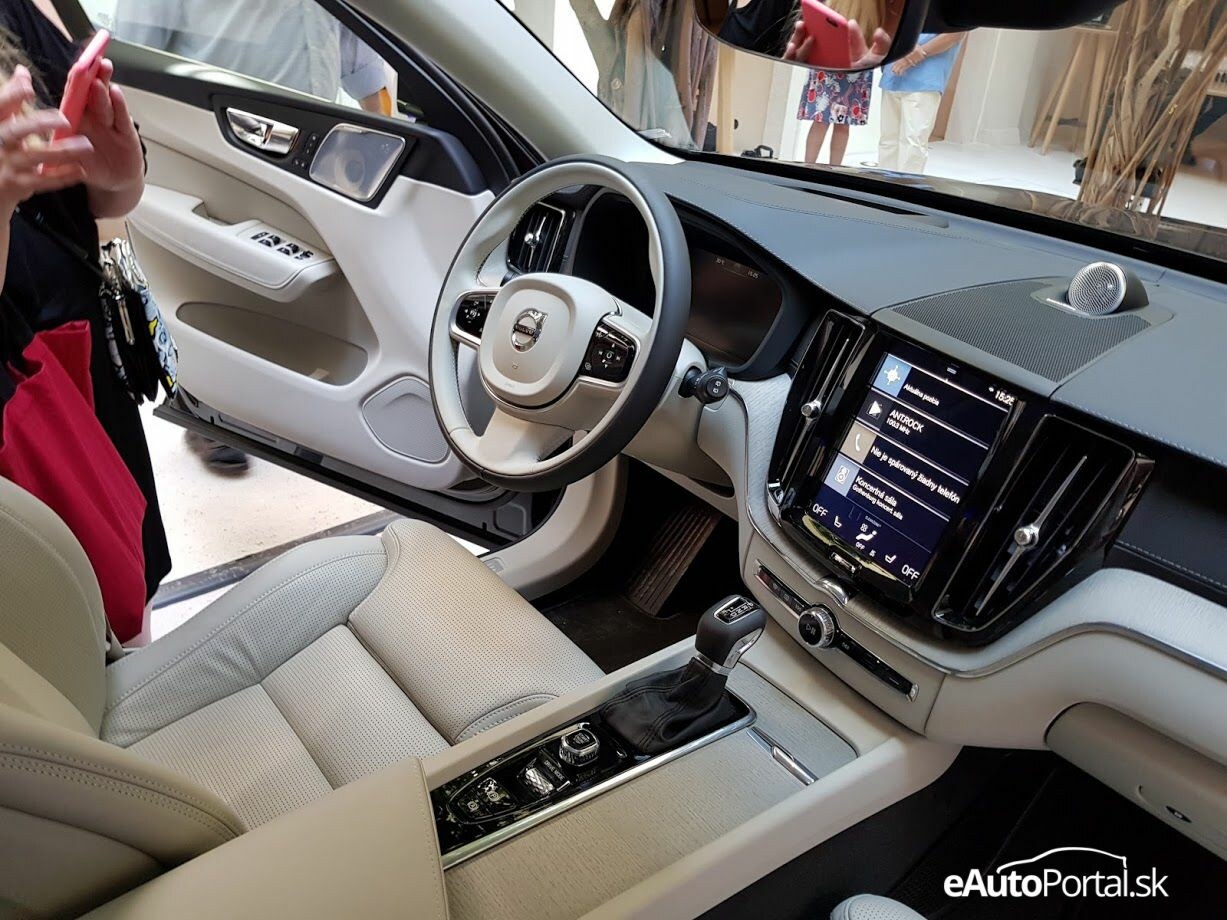 volvo xc60 interier
