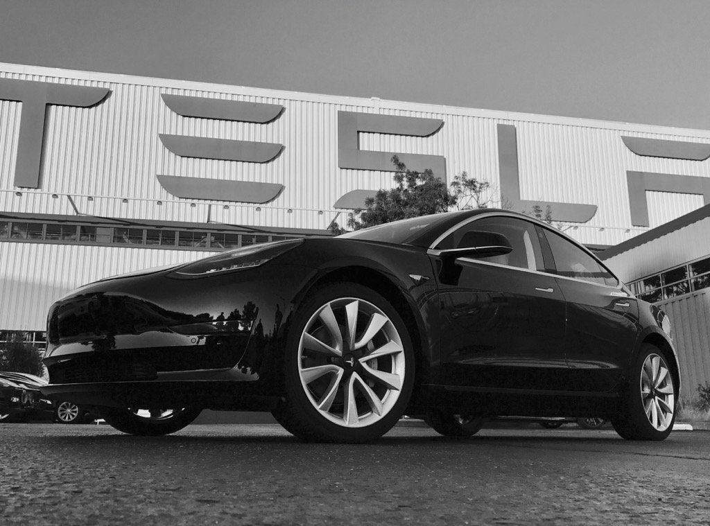 tesla model 3 seriovy model