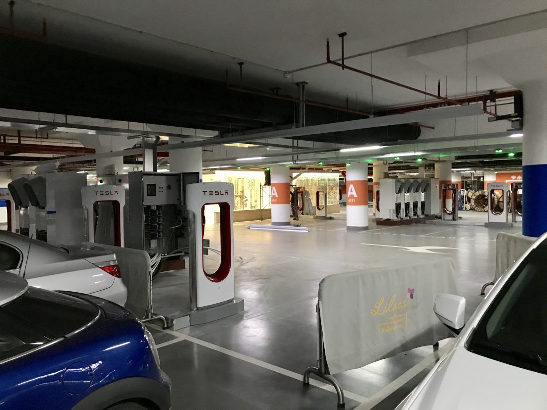 tesla supercharger najvacsia nabijacia stanica