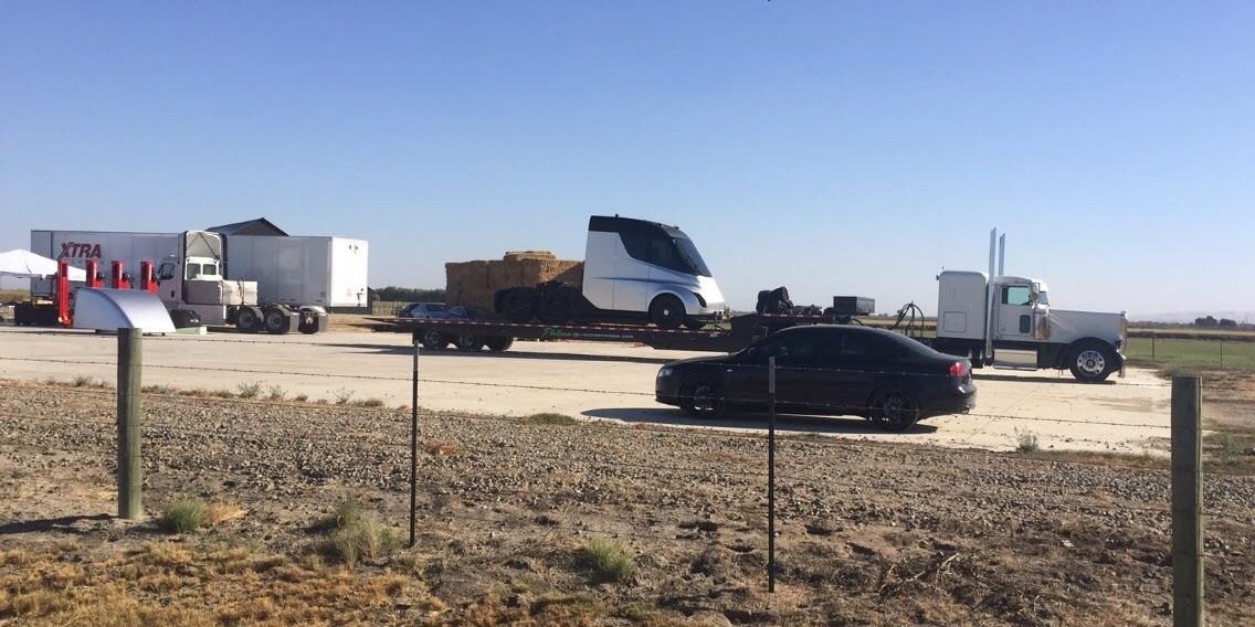 tesla semi spionazna fotografia