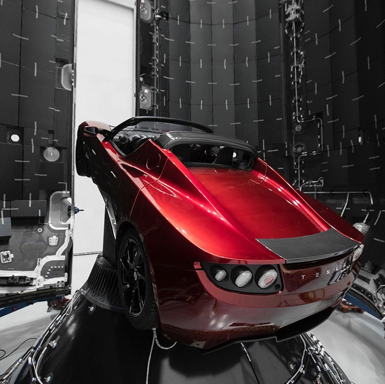 Muskova Tesla Roadster v rakete Falcon Heavy