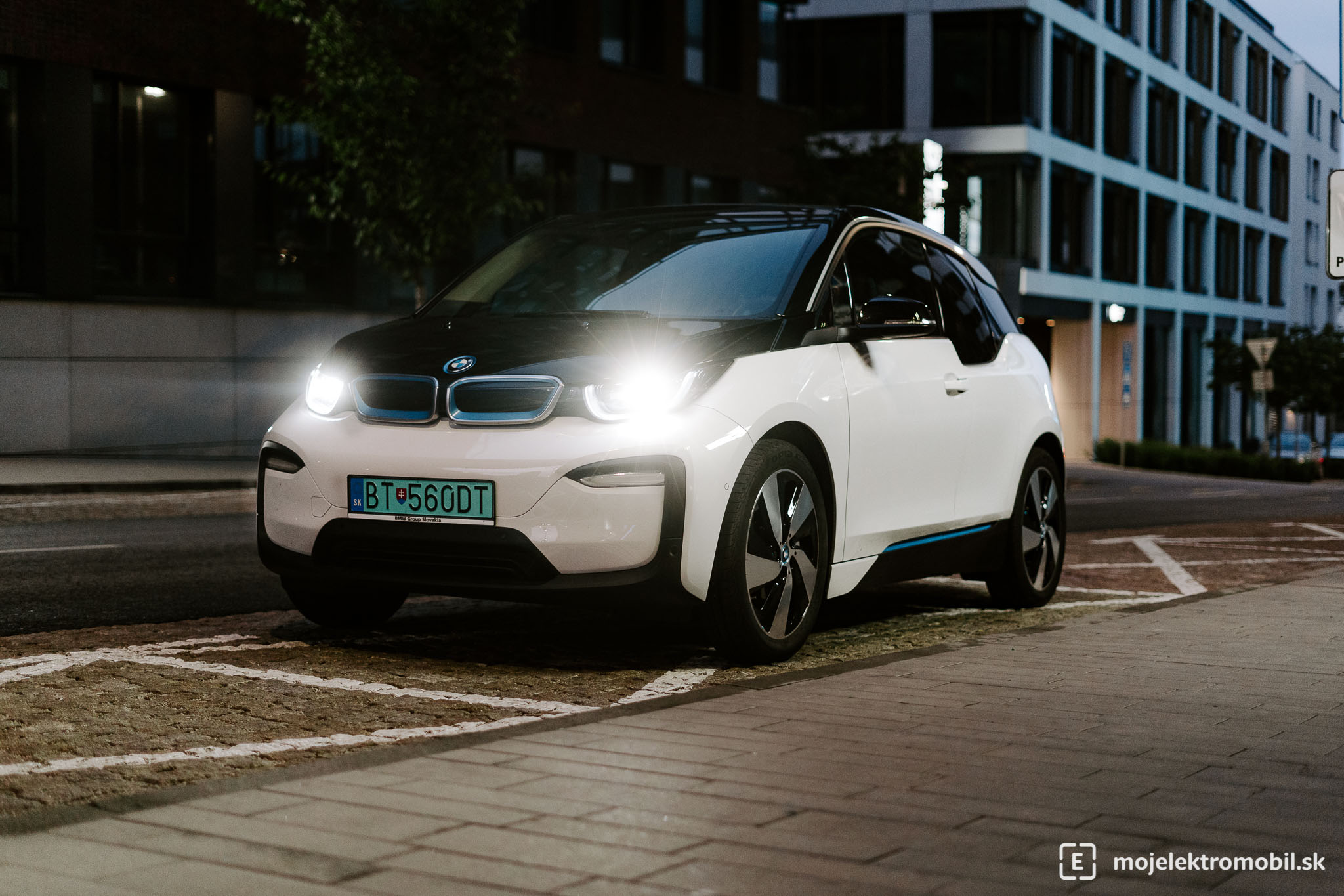 BMW i3 Mestský elektromobil s nadpriemerným dojazdom TEST