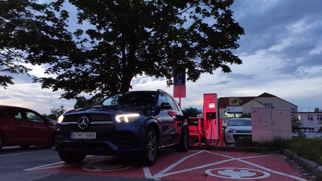 Mercedes GLE 350de phev plug in hybrid 500 elektrických kilometrov