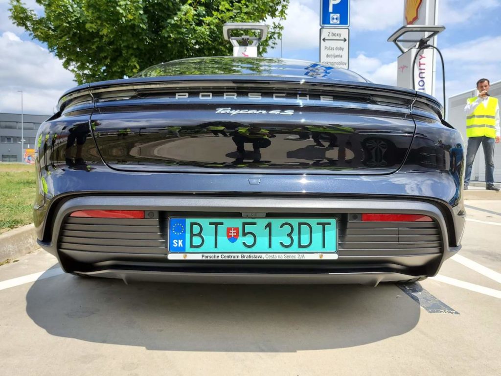 zelene ecv porsche taycan parkovania hybridov