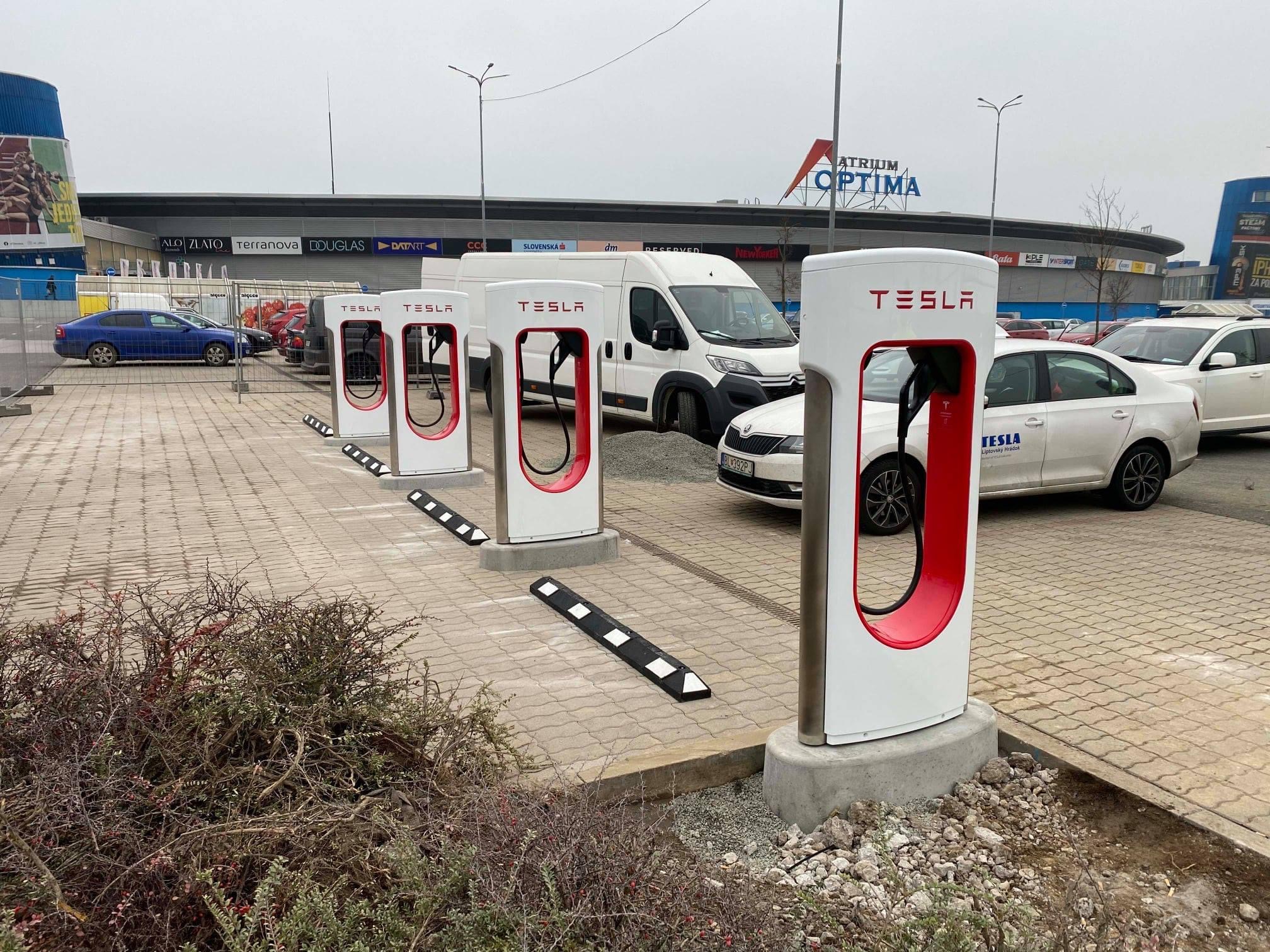 Tesla Supercharger V3 Košice (Foto: FB/Slovaktech spol. s.r.o)