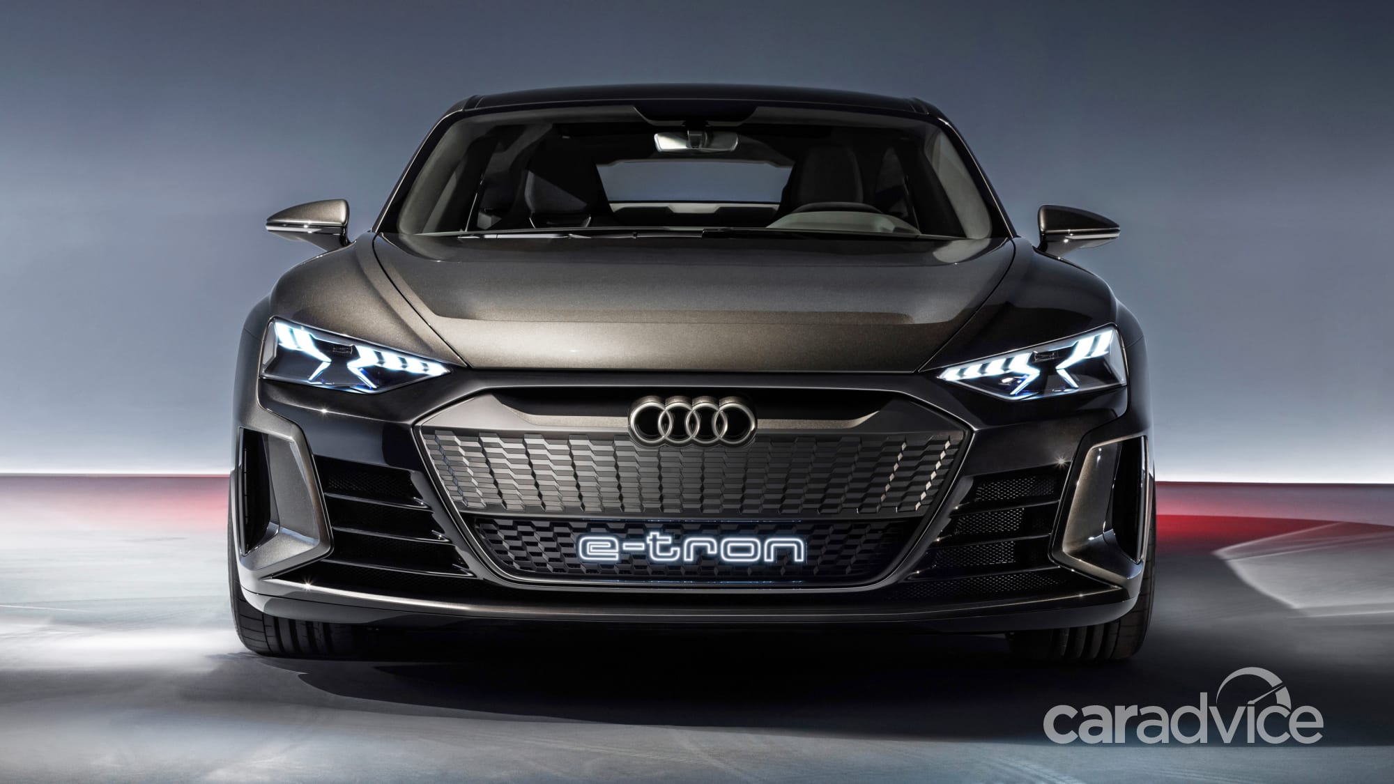 Zamaskovaný prototyp Audi e-tron GT (Foto: Caradvice.com)