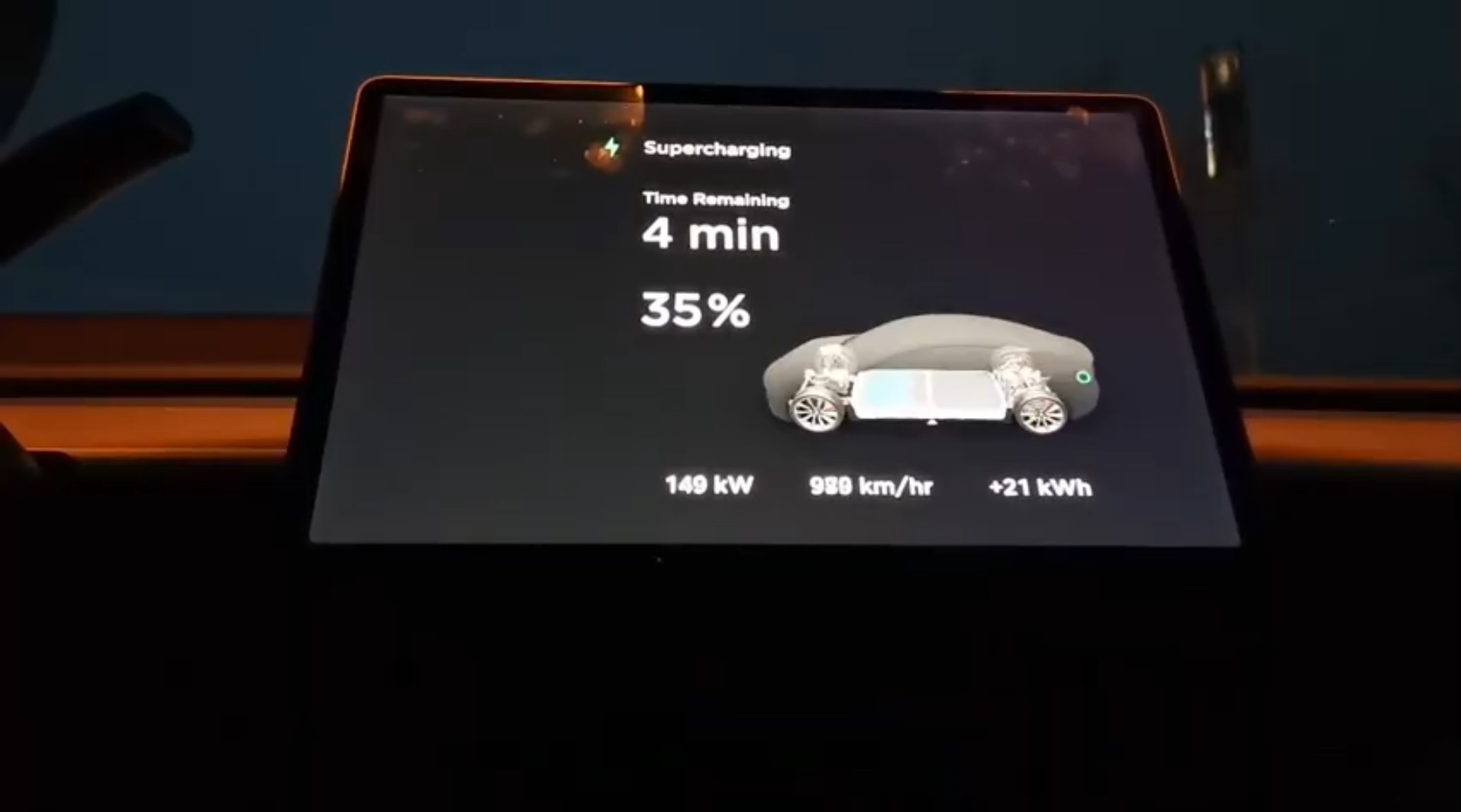 Nabíjanie Tesla Model 3 - ultrarýchla nabíjacia sieť Tesla Supercharger V3