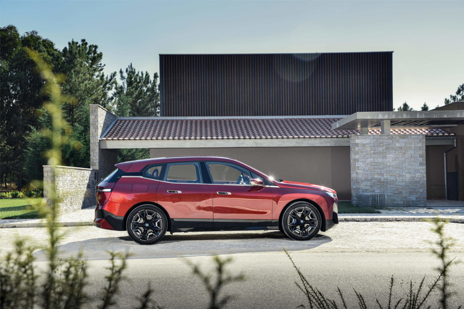 BMW iX elektrické SUV elektromobil Ford solid-state