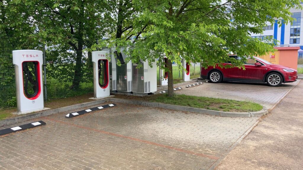 Tesla Supercharger v Plzni