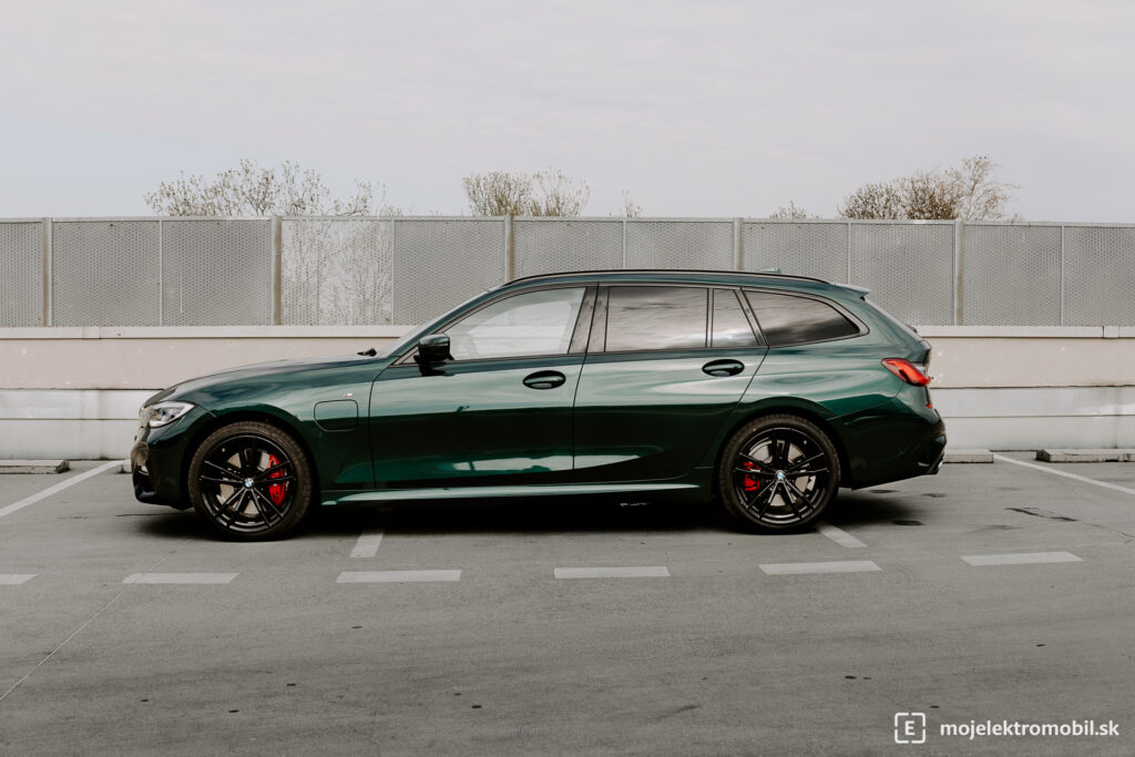 BMW 330e Touring TEST