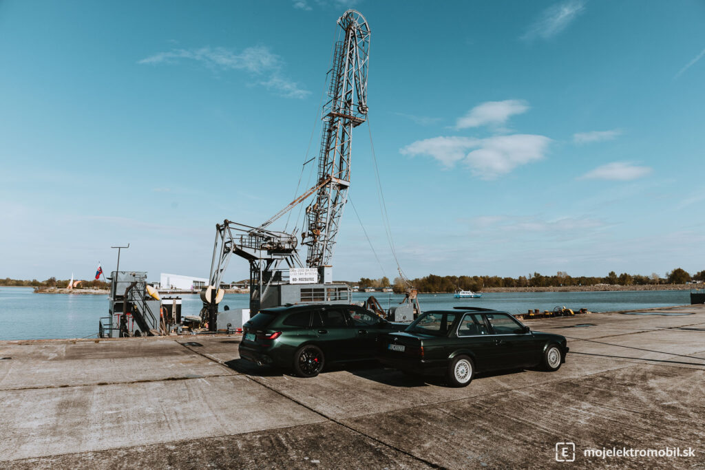 BMW 330e Touring TEST E30 zelene duo