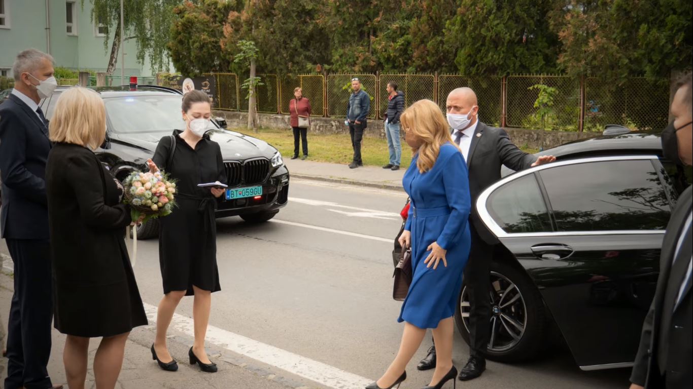 Prezidentka Čaputová na plug-in hybride (Foto: SZŠ Lučenec)
