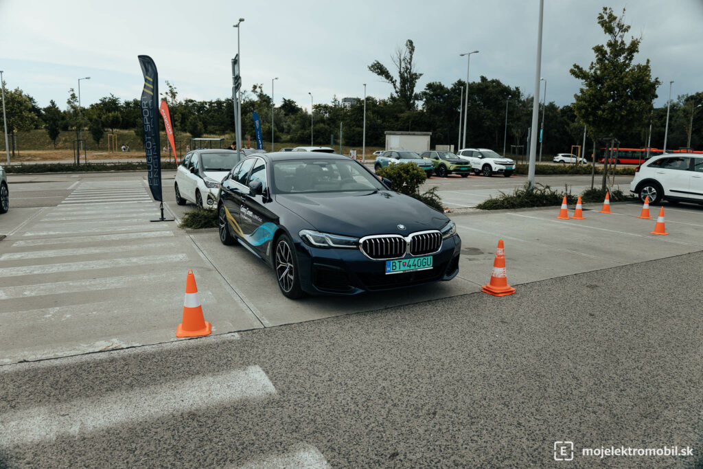 Salón elektromobilov piatok