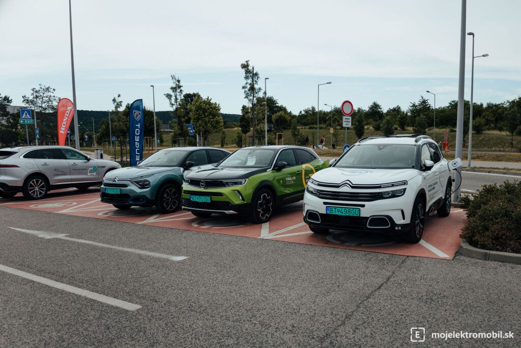 Salón elektromobilov piatok