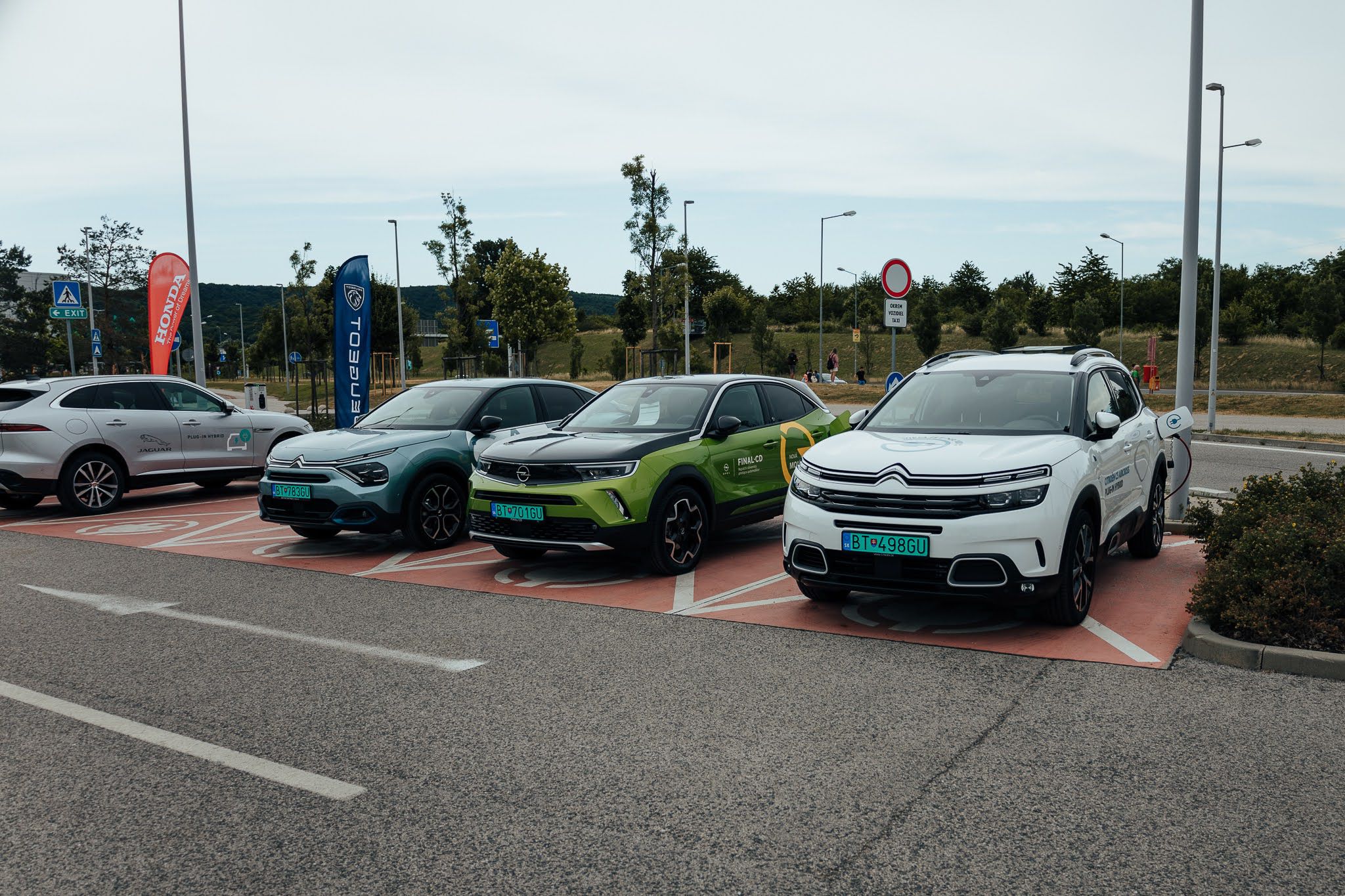 Dotácie na elektromobily v Česku Takmer miliarda korún