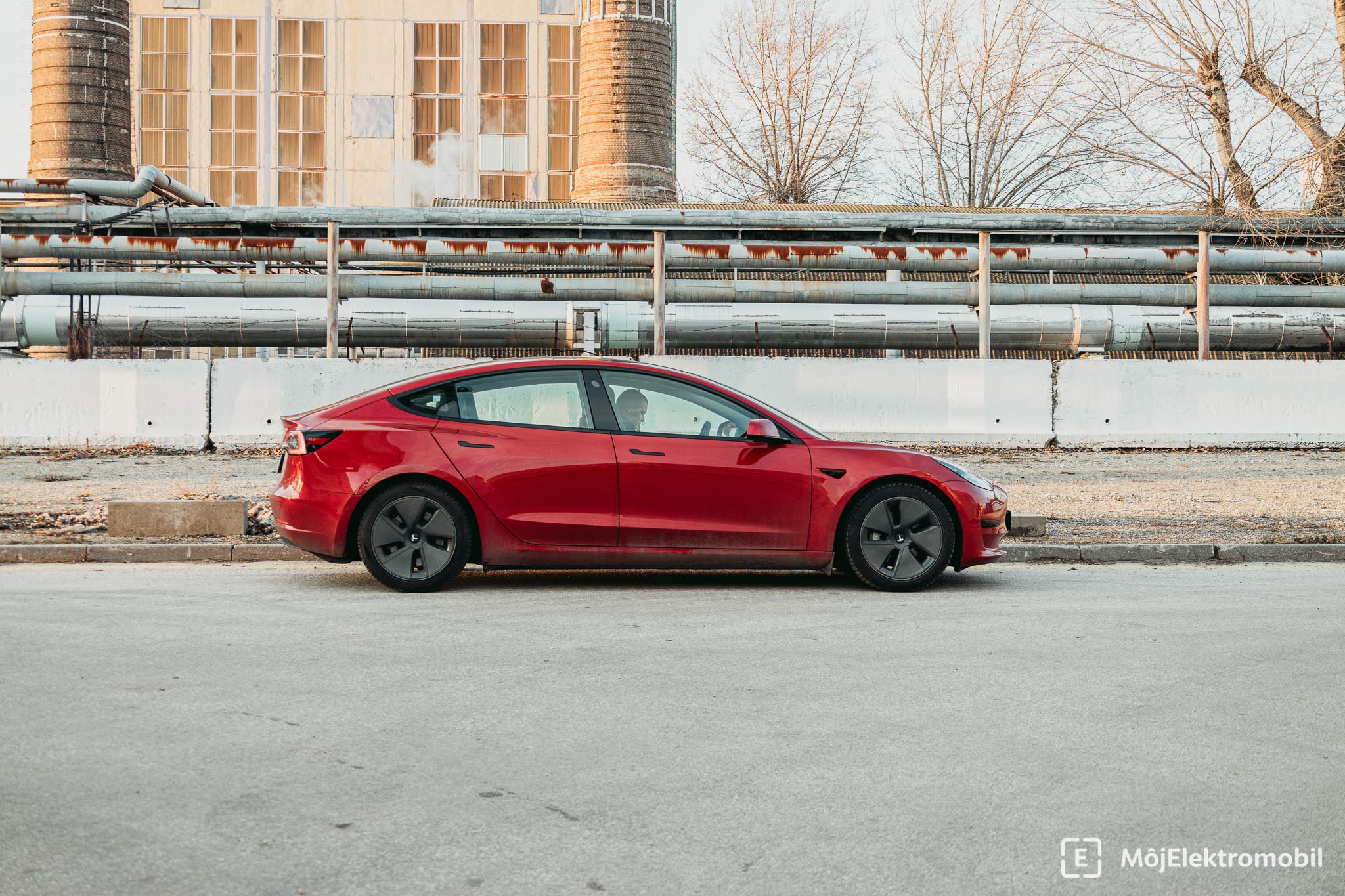 Tesla Model 3 SR+