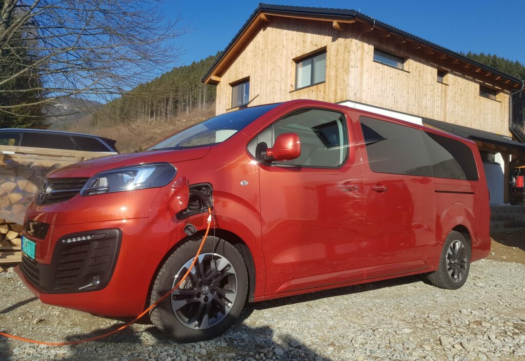 Opel Zafira-e Life nabíjanie