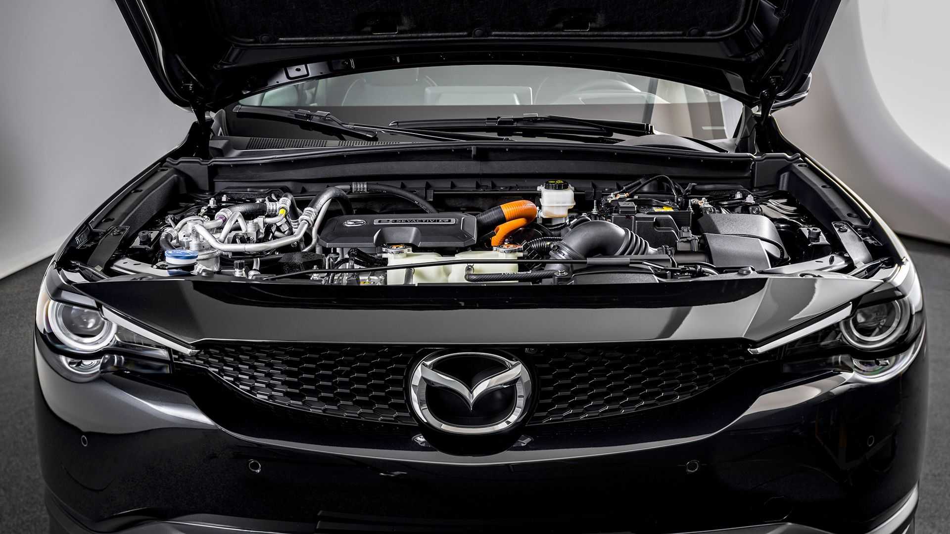 Mazda motorová časť