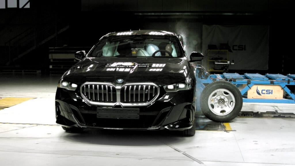 BMW i5 crash test