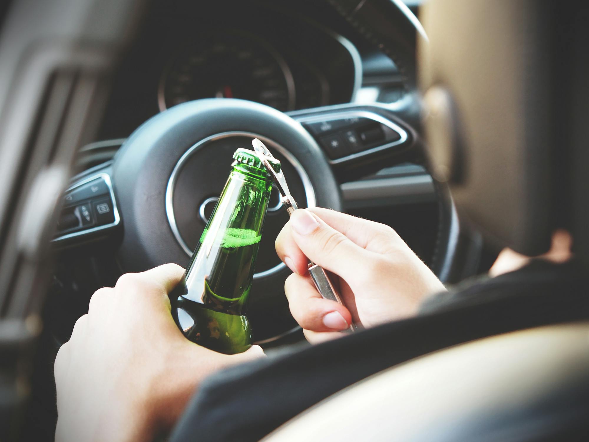Štatistiky nepustia: Vodiči áut ktorej značky najčastejšie sadnú za volant opití?