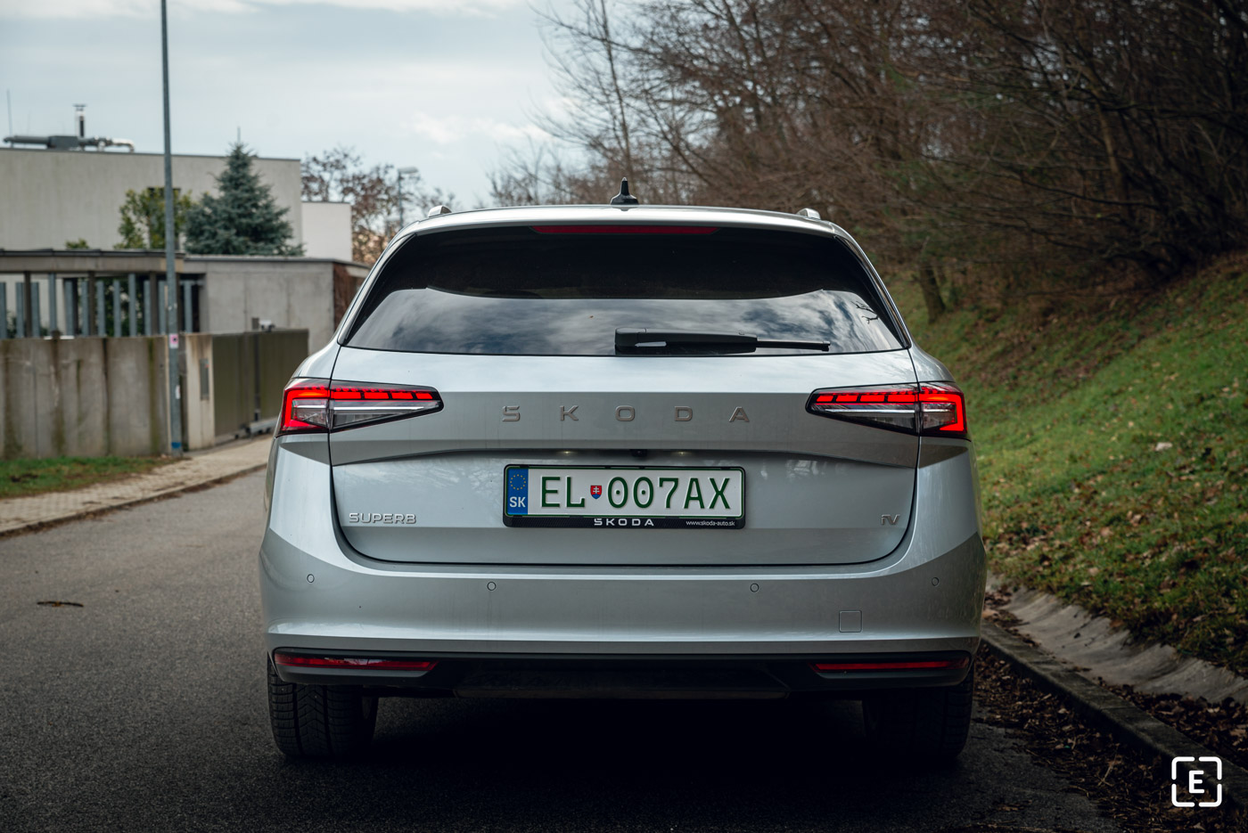 2025 Škoda Superb 4 plug- in hybrid combi test