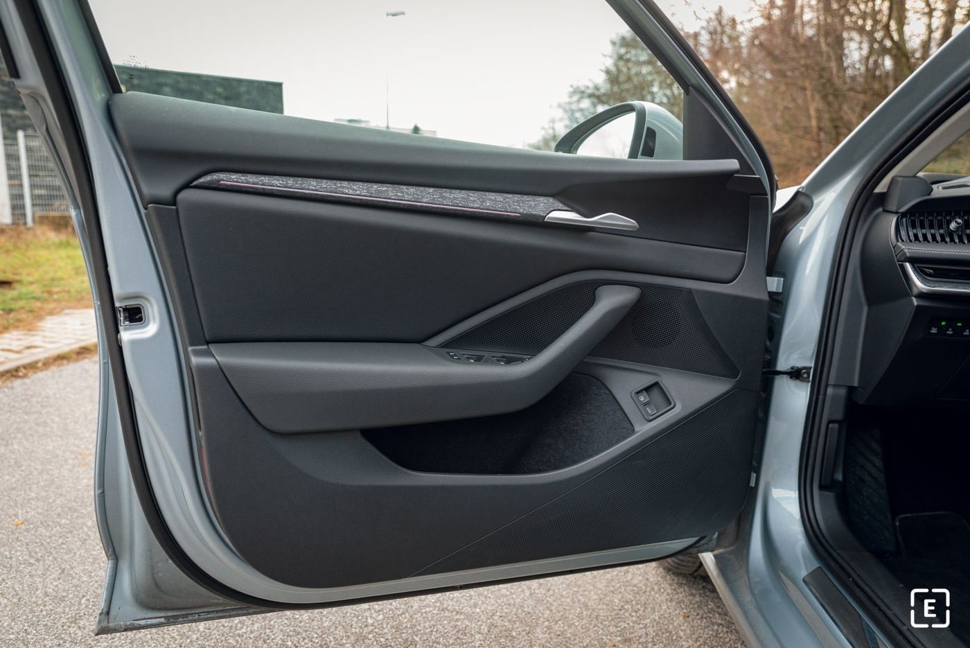 Výplň predných dverí Škoda Superb 4