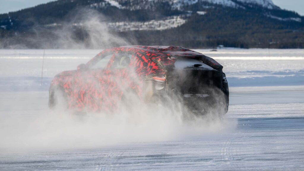 alfa-romeo-stelvio-2025