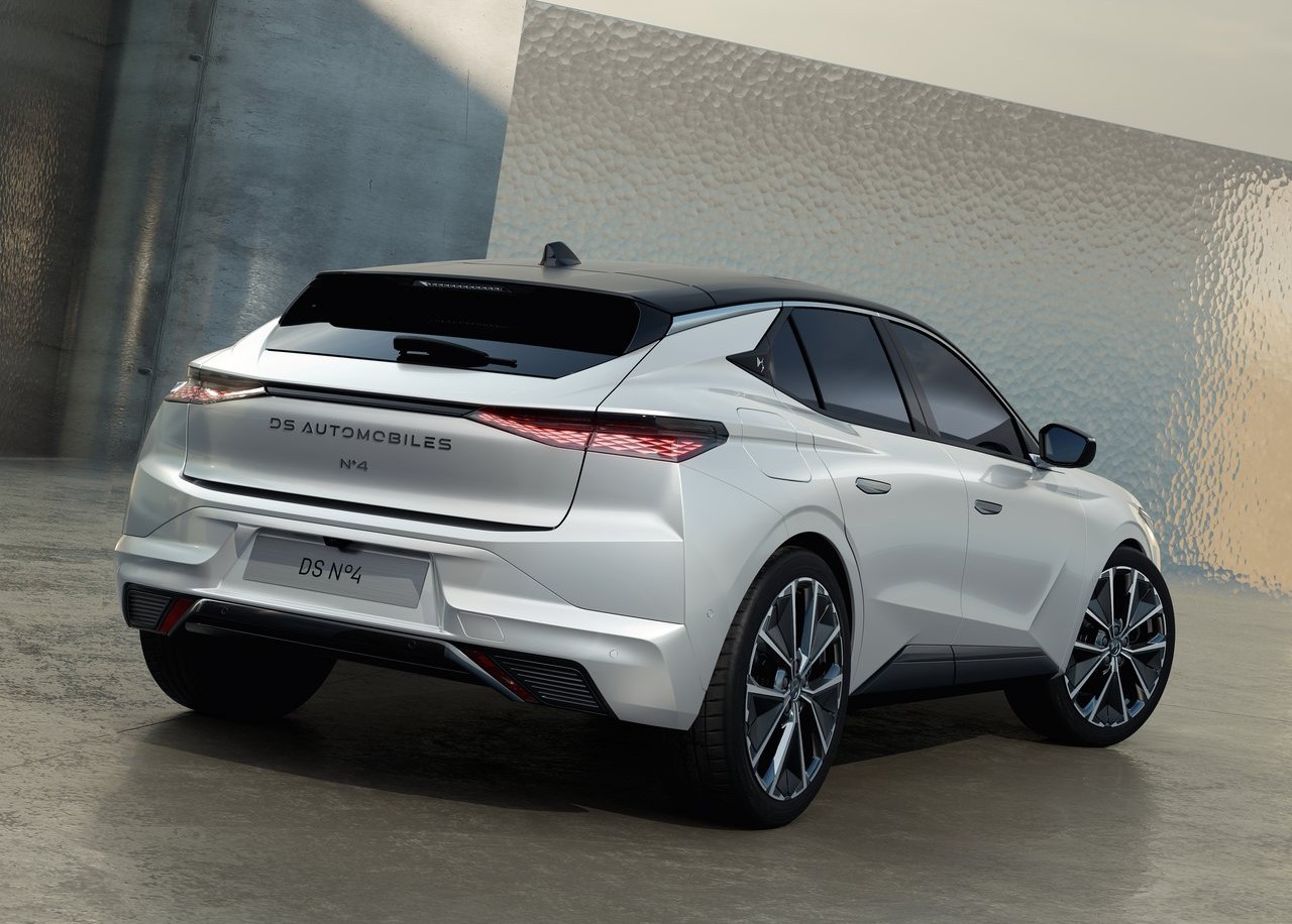 2025 EV DS N°4 BEV