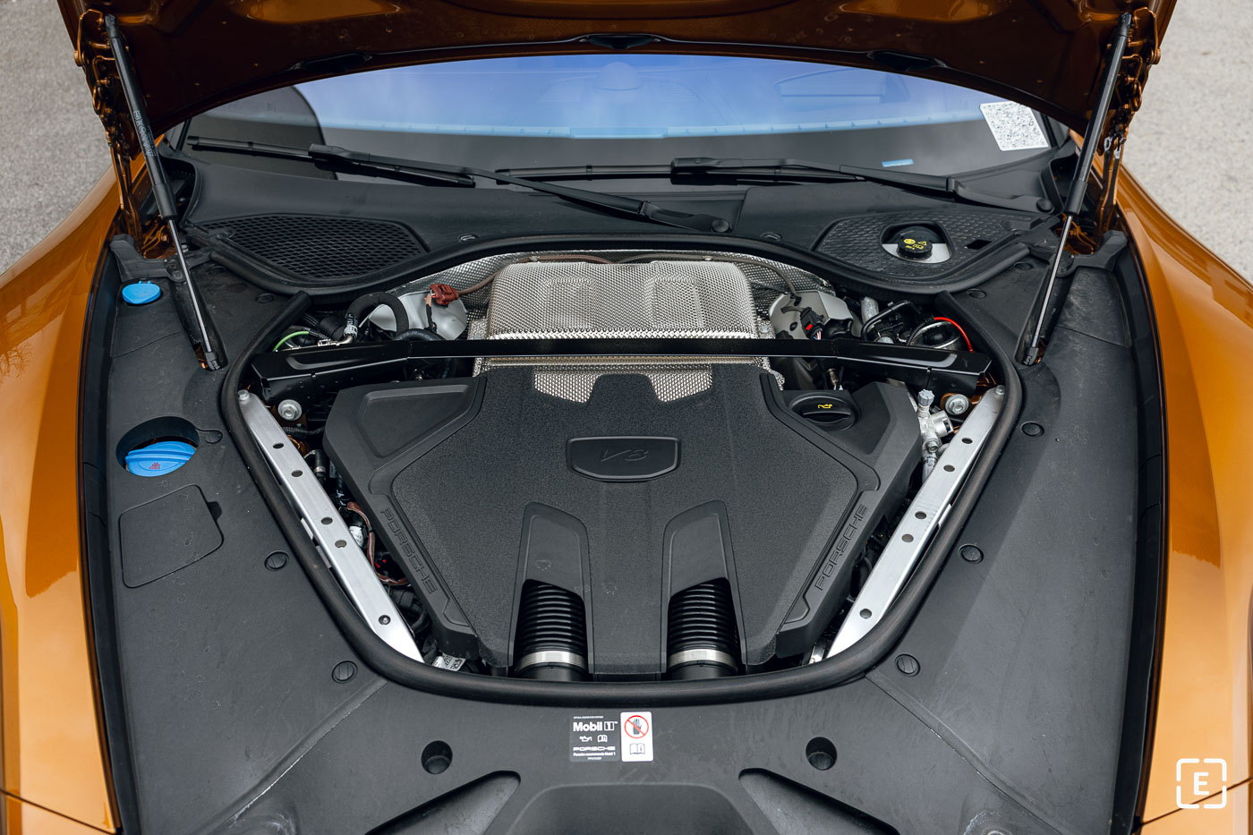 2025 porsche panamera turbo s e-hybrid mk3 4.0 v8 biturbo engine bay