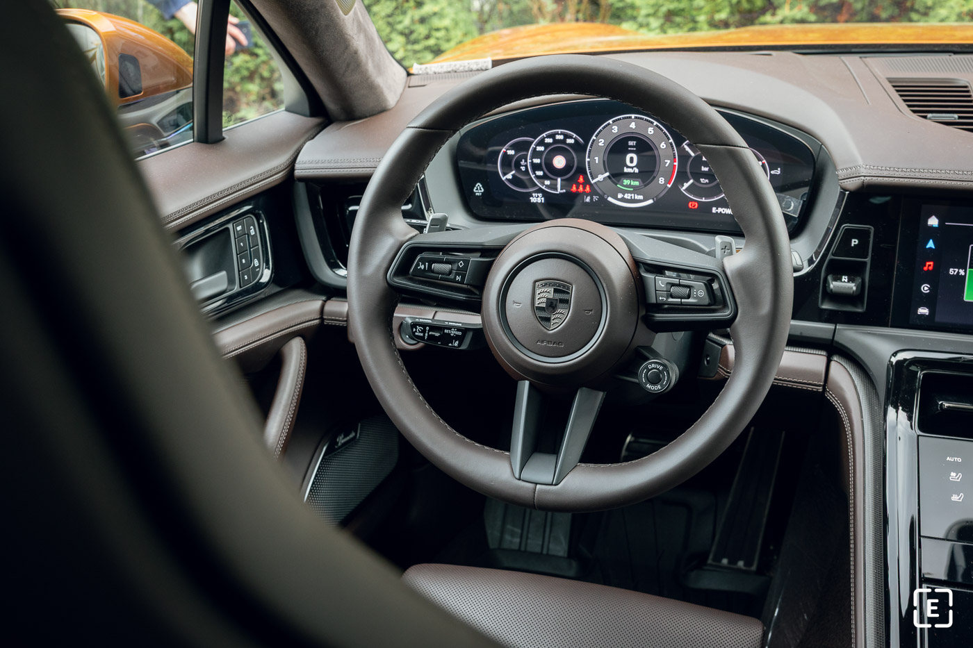 cockpit Porsche Panamera Turbo S E-Hybrid 2025 digi dashboard steering wheel turbonite