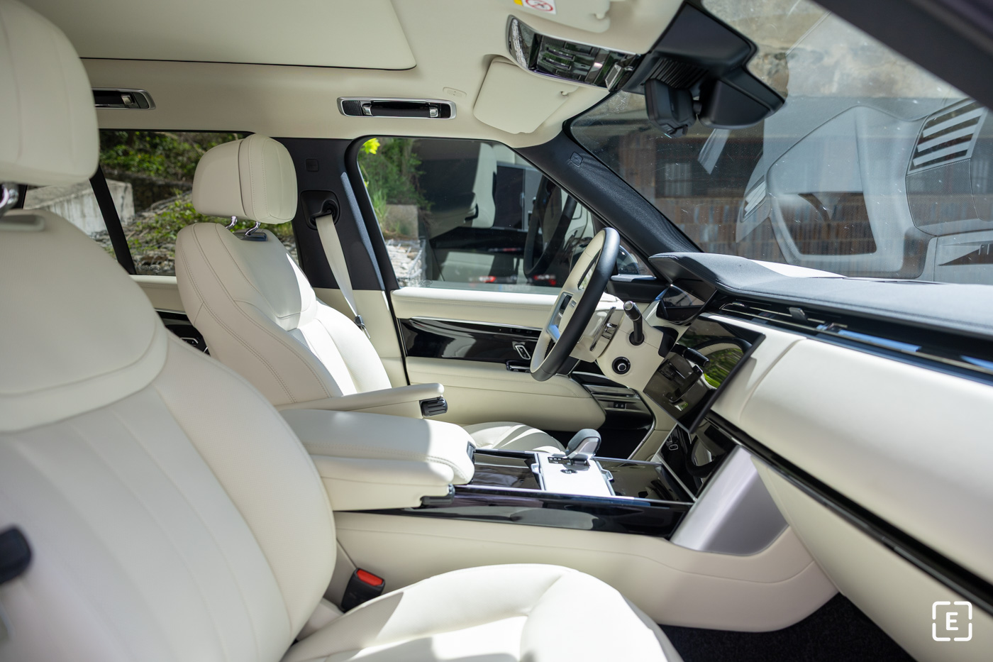 Interior test Range Rover P550e PHEV 2025 recenzia