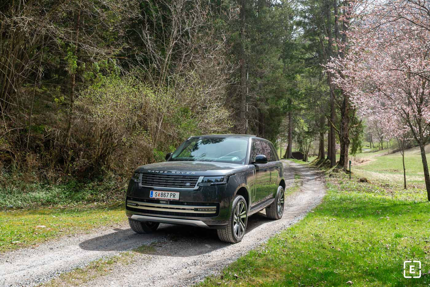 off road test 2025 Range Rover HSE P550e PHEV air suspension