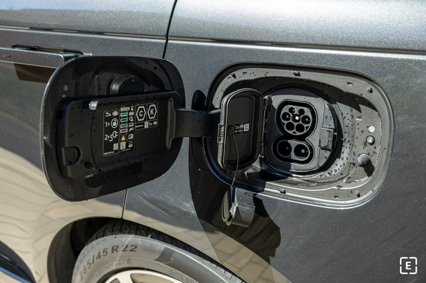 DC charging port range rover phev plug in hybrid 2024