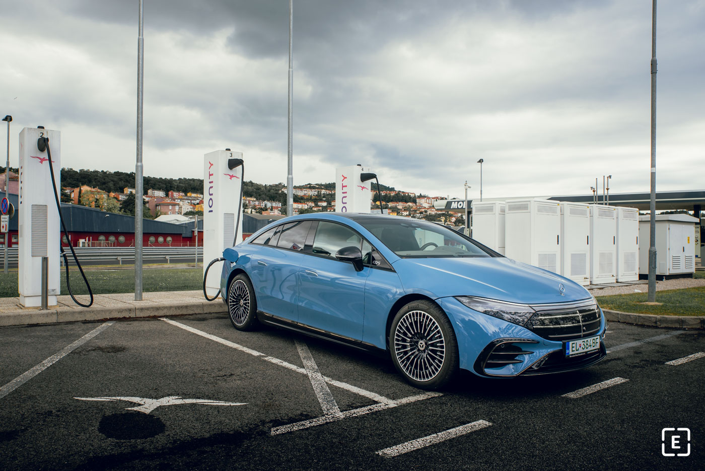 MACBEHT - nabijanie elektromobilu zadarmo Mercedes-Benz EQS Ionity Charging Station free