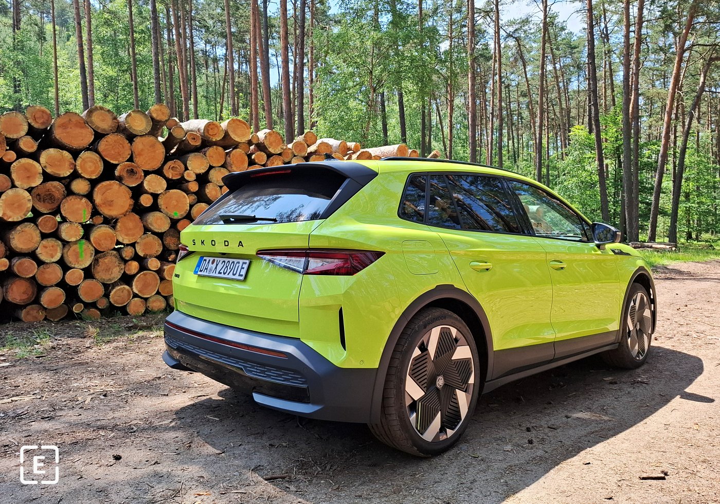 Zadná časť Škoda Elroq RS 2025 vykon kw zrychlenie mamba green