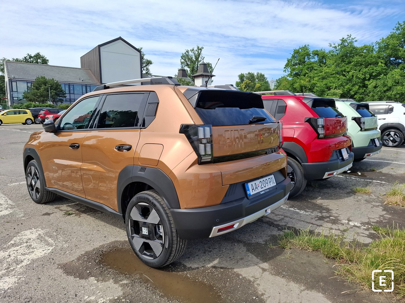 fiat grande panda colors gold red