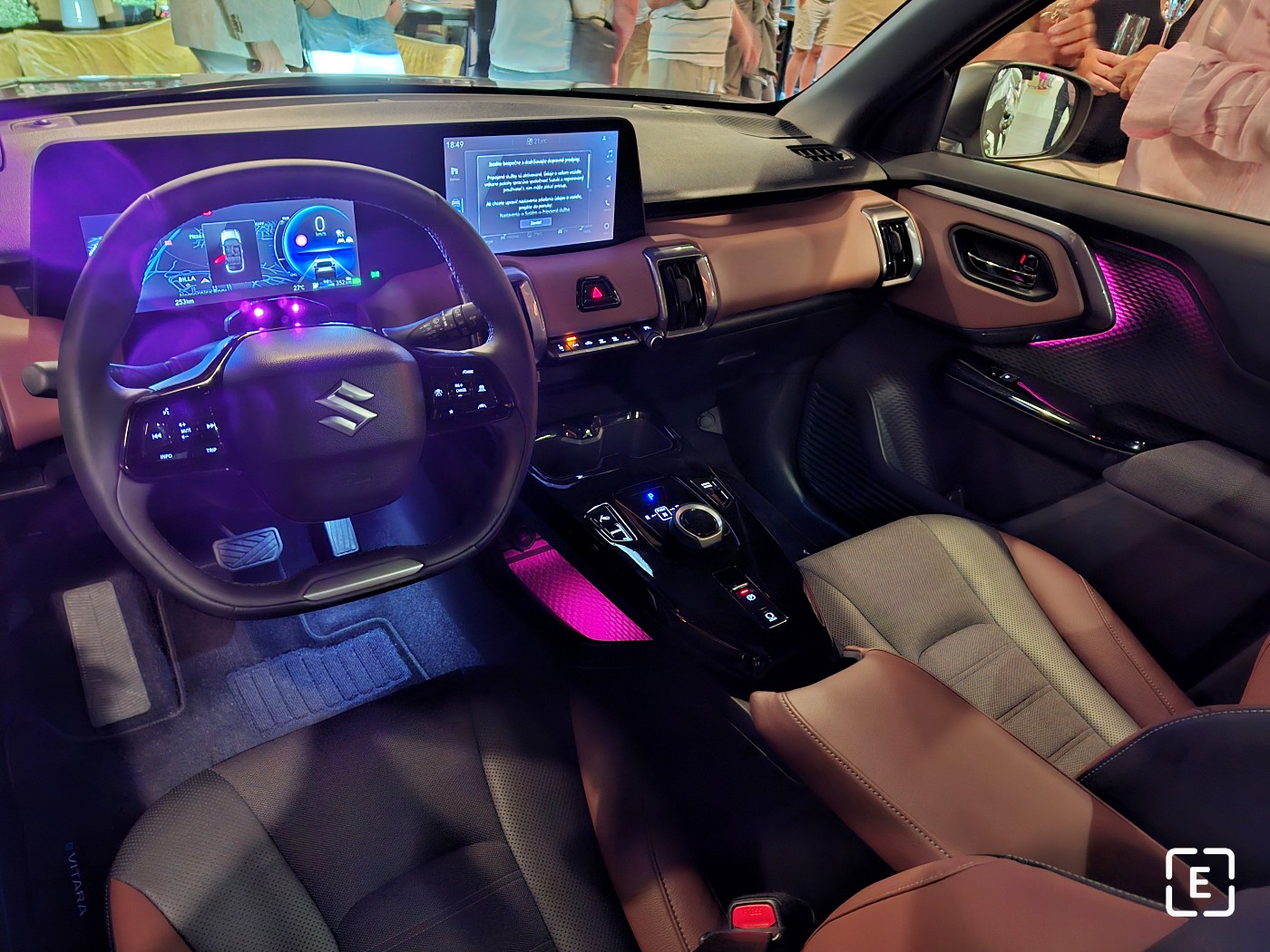 Interiér Suzuki e Vitara