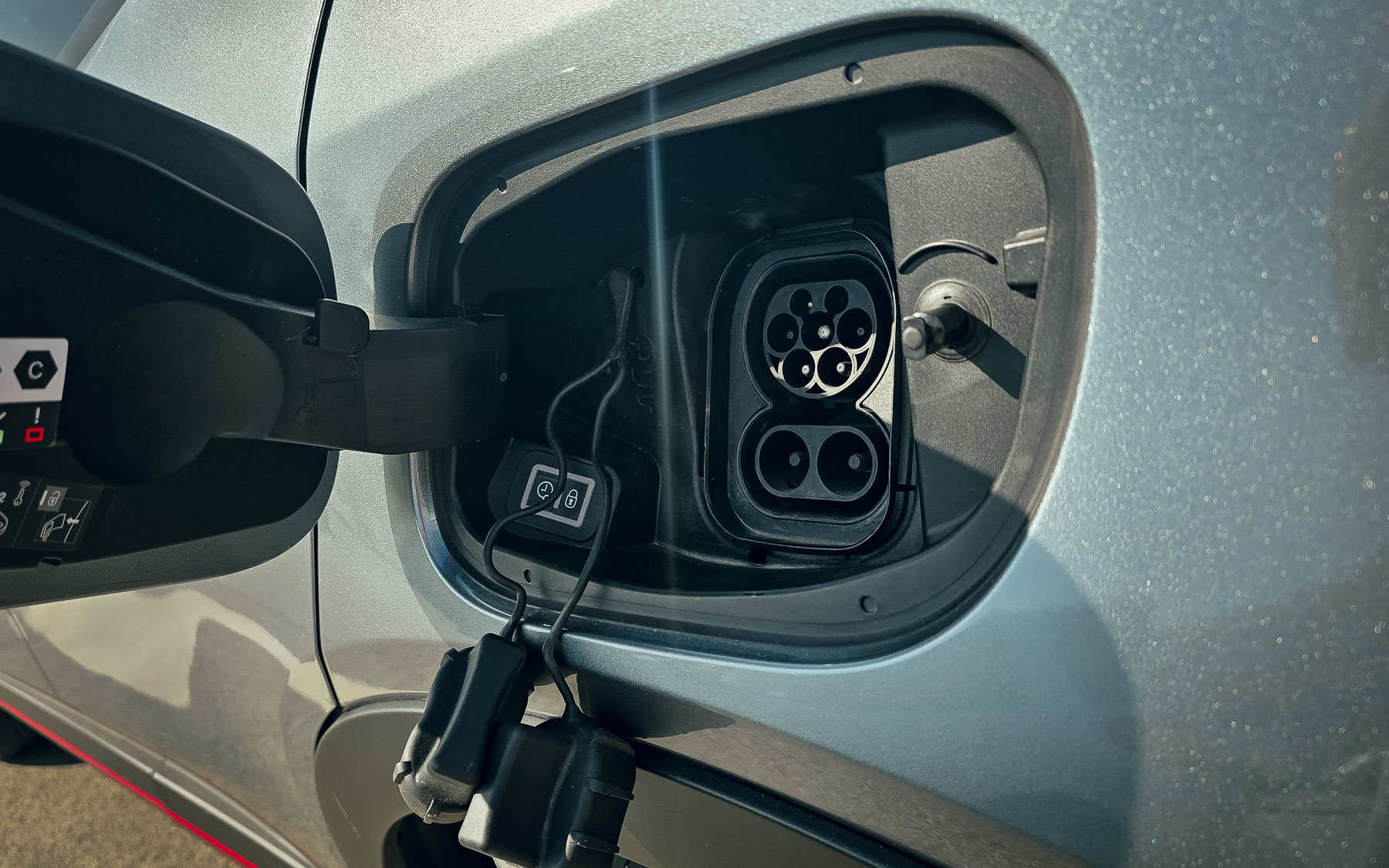 nabijanie elektromobilu