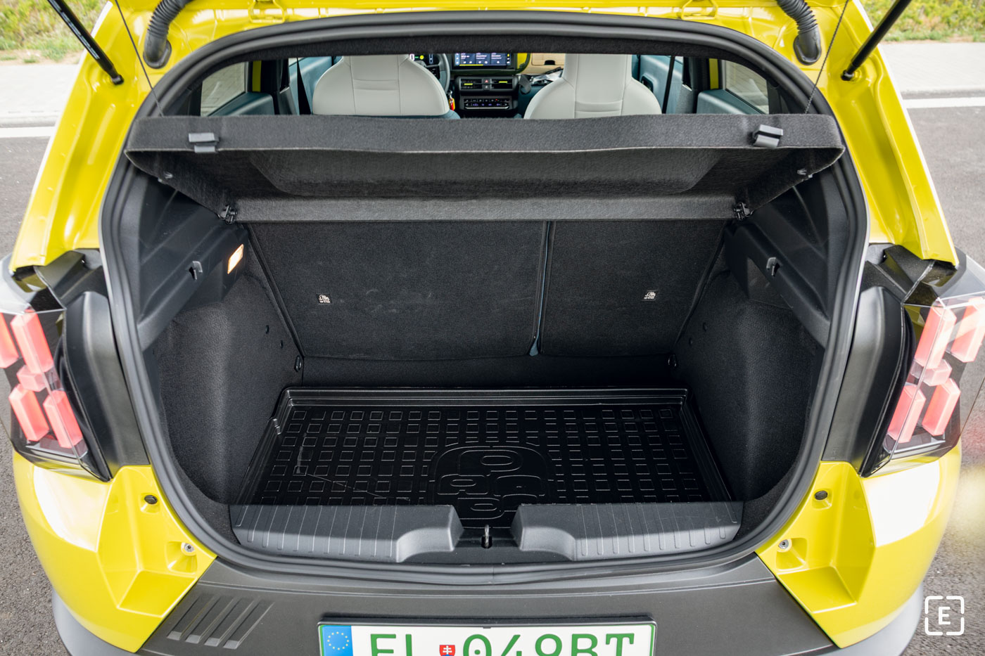 kufor bev electric 2025 fiat grande panda boot space trunk capacity kofferraum objem kufra