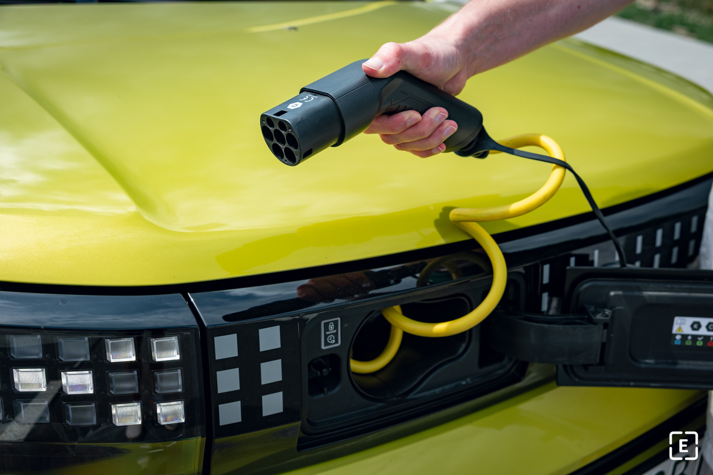 bev fiat grande panda rolling cable ac charging kw
