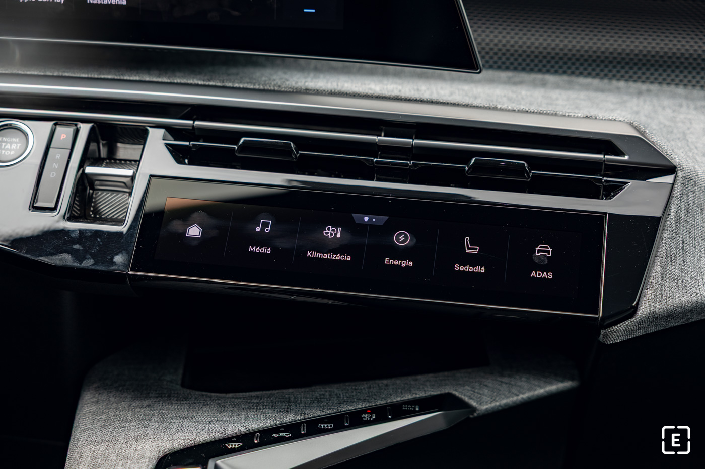 Peugeot e-3008