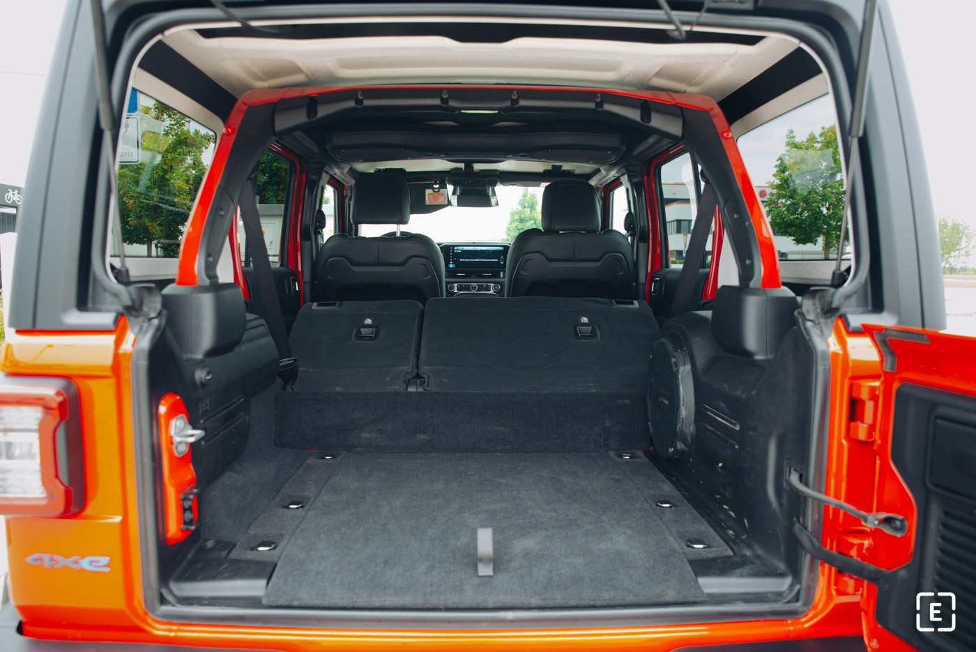 Test Jeep Wrangler 4xe Rubicon review boot space capacity trunk kofferraum kufor objem