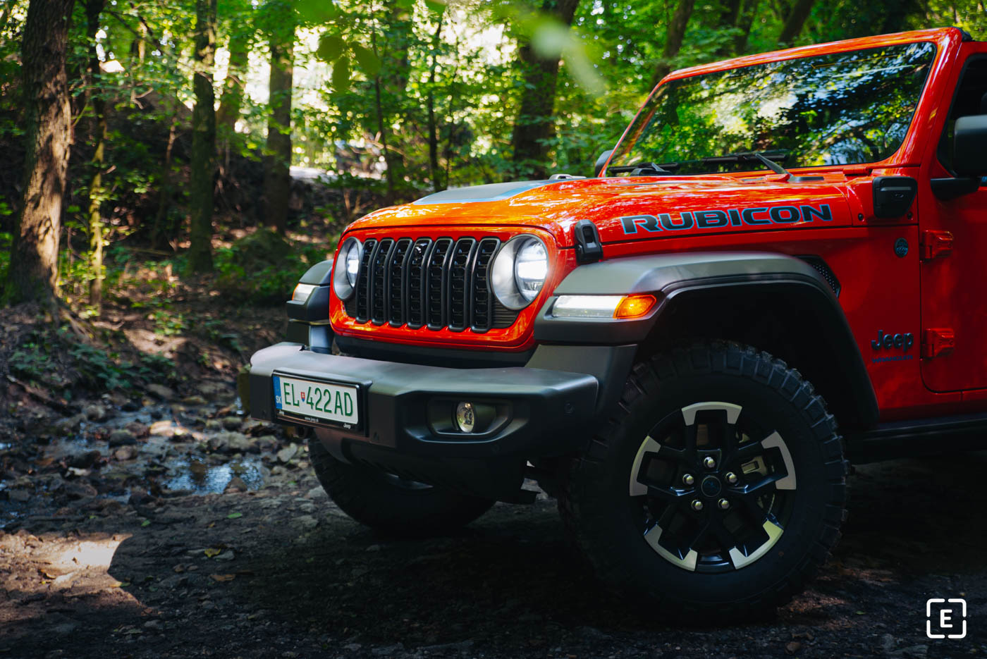 Predná časť 2025 Jeep Wrangler Rubicon front grille