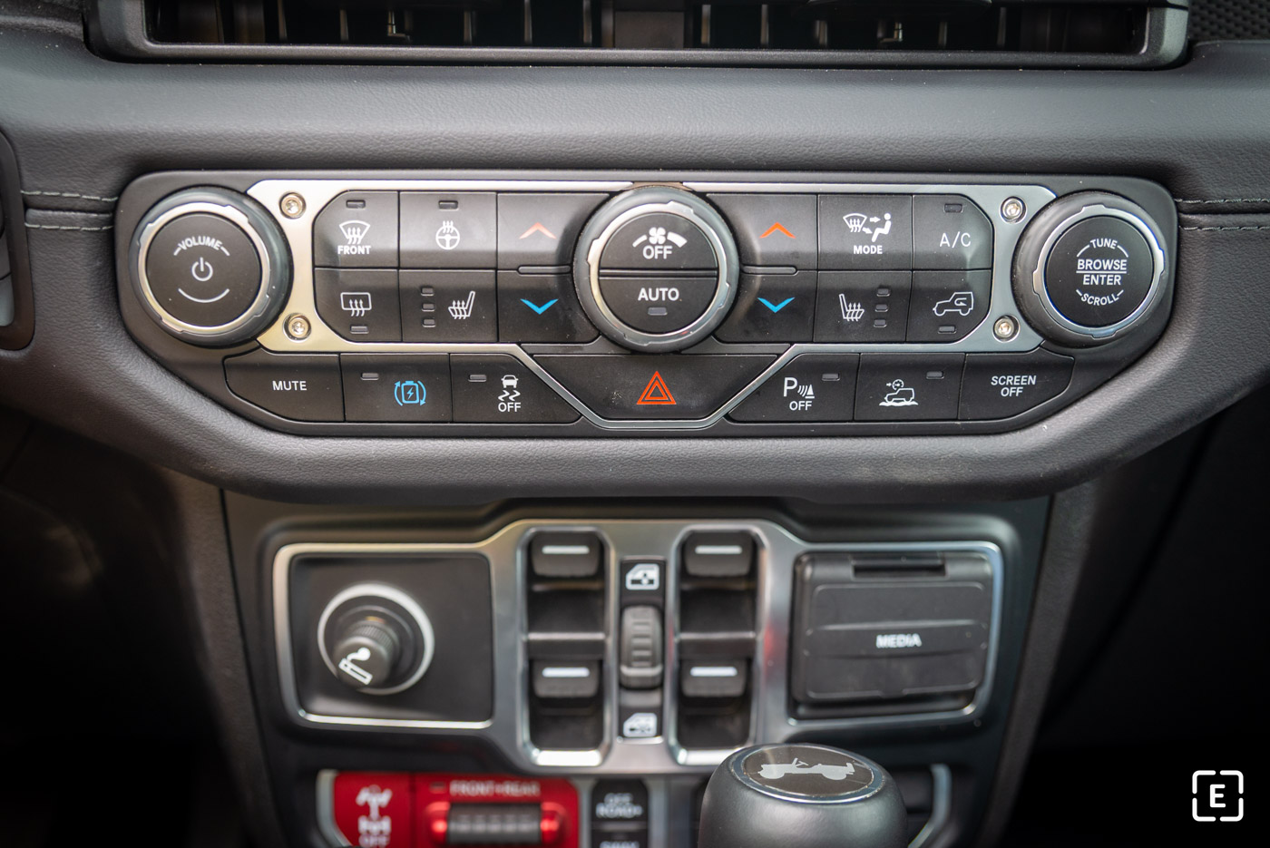 Stredový panel Jeep Wrangler Rubicon 2025 centre console