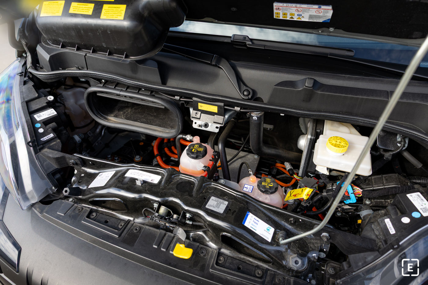 peugeot e-boxer electric motor 2025 front wheel drive power kw acceleration 0-100