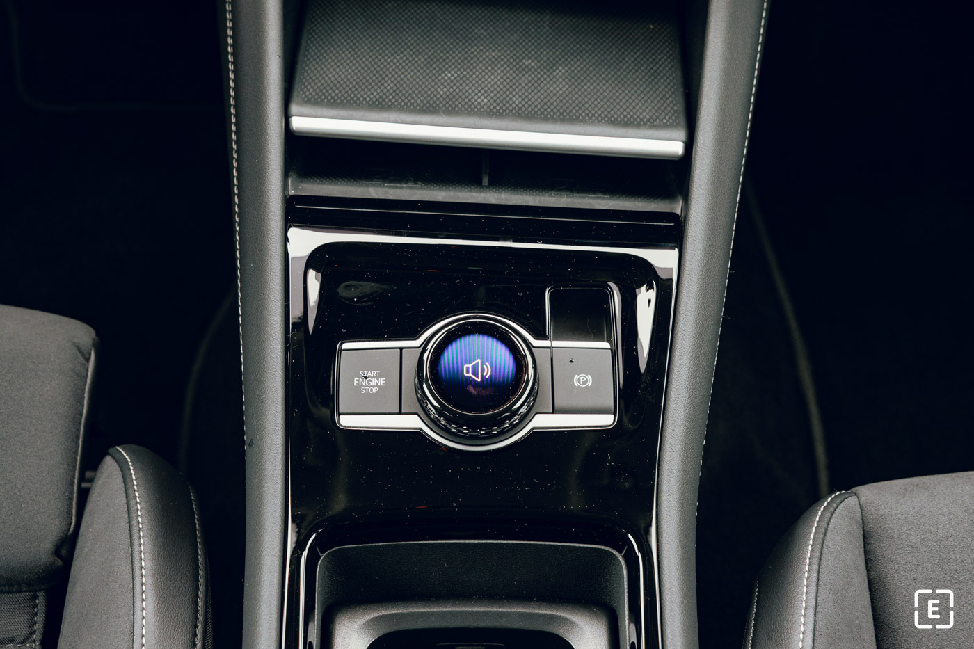 Volkswagen Tayron eHybrid 2025 interior dial