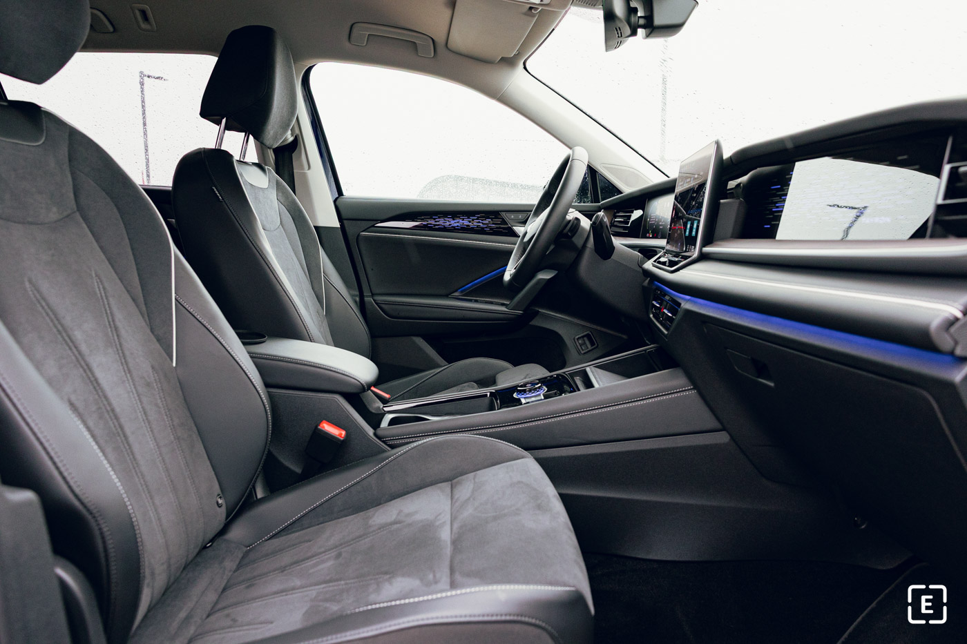 Interiér Volkswagen Tayron Elegance PHEV 2025 eHybrid test interior